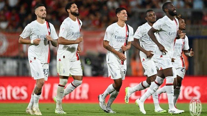 Skuad AC Milan dalam laga persahabatan bertajuk Trofeo Luigi Berlusconi di Stadio Brianteo pada Rabu (9/8/2023) dini hari WIB. Rossoneri menangkan trofi perdana usai membekuk AC Monza. Stefano Pioli puas dengan rekrutan anyar.