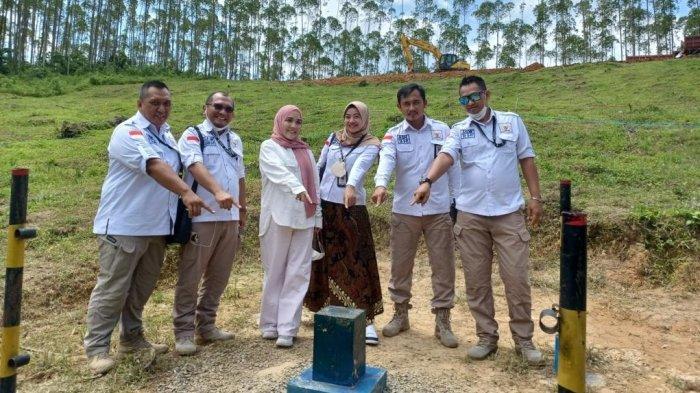 Senator DPD/MPR RI dari Dapil Kaltim Aji Mirni bersama tim meninjau Titik Nol IKN Nusantara. Sejumlah problem masih menggantung-menggelayut jelang pemindahan ibu kota negara ke Kalimantan Timur.