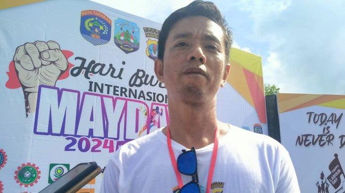 Abustang, Ketua Panitia May Day 2024 dapat hadiah umroh dari Gubernur Kaltara Zainal A Paliwang.