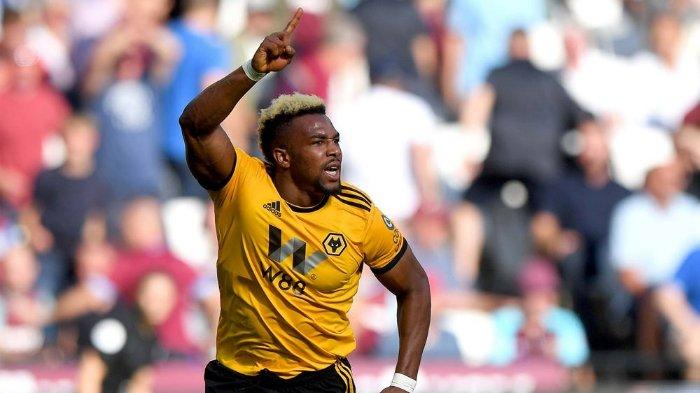 Pemain Wolves, Adama Traore - Pemain 27 tahun asal Spanyol itu sedang dikaitkan dengan raksasa Liga Italia, AC Milan. Tim besutan Stefano Pioli bahkan dilaporkan telah bertemu dengan sang agen, Jorge Mendes baru-baru ini.