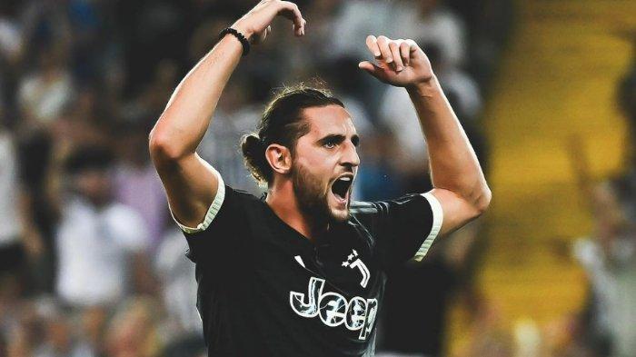 Pemain Juventus, Adrien Rabiot - Winger asal Prancis itu akan mendapat tawaran perpanjangan kontrak, penggawa Bianconeri ini bagaikan harga mati bagi pelatih Massimiliano Allegri.