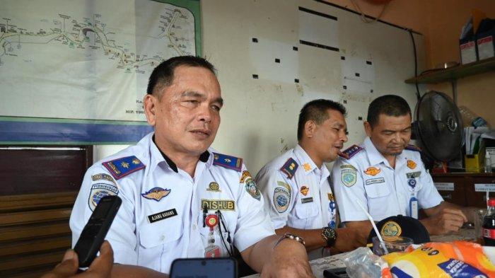 Kepala Dishub  KMalinau, Ajang Kahang saar ditemui memantau arus lalu lintas di UPTD Pelabuhan Speedboat Malinau, Kalimantan Utara, beberapa hari lalu.