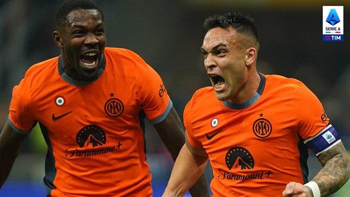 Aksi Marcus Thuram dan Lautaro Martinez saat merayakan gol pada pertandingan giornata 25 Liga Italia Serie A antara Inter Milan vs Salernitana di Stadion Giuseppe Meazza, Sabtu (17/2/2024).