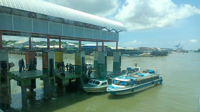 Aktivitas keberangkatan penumpang menuju Sungai Nyamuk dari Pelabuhan Tengkayu Satu Kota Tarakan.