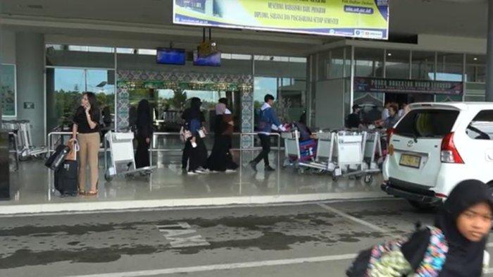 Aktivitas penumpang di Bandara Juwata Tarakan, Kalimantan Utara.