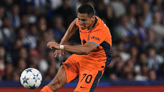 Aksi Alexis Sanchez pada matchday 1 Liga Champions antara Real Sociedad vs Inter Milan di Stadion Reale Arena, Kamis (21/9/2023).