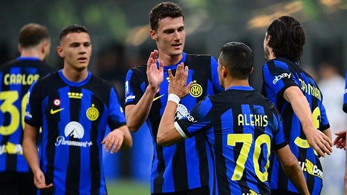 Selebrasi Alexis Sanchez dan para pemain Inter Milan setelah mencetak gol pada pertandingan pekan ke-30 Liga Italia Serie A melawan Empoli, di Stadion Giuseppe Meazza, Selasa (2/4/2024).