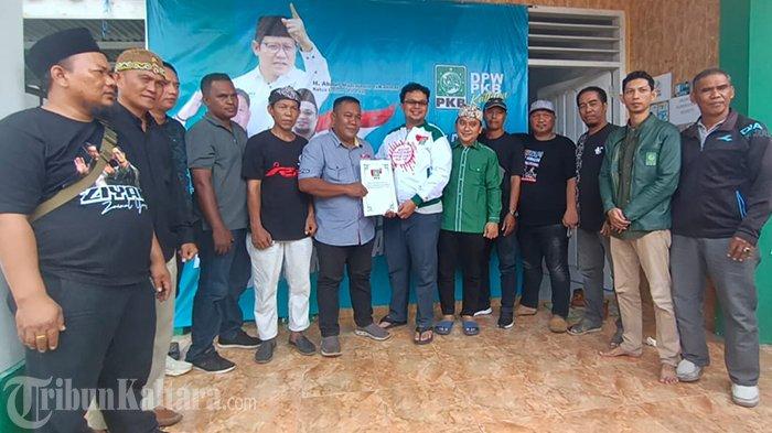 Berjeda 2,5 jam, setelah Tim Relawan Jaringan YTP, giliran Aliansi Sahabat ZAP 86 sambangi kantor tim penjaringan DPW PKB Kaltara di Tarakan, Kamis (25/4/2024) siang tadi. (TribunKaltara.com/Andi Pausiah)