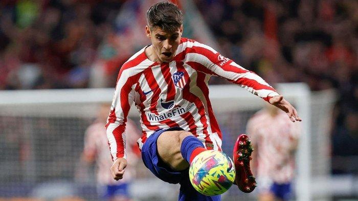 Pemain Atletico Madrid, Alvaro Morata - Pemain 30 tahun itu masuk radar AC Milan. Terbaru, eks Juventus ini memberi angin segar bahwa dirinya tertarik mudik ke Liga Italia.