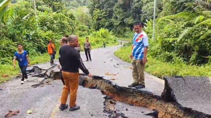 Jalan Nasional yang Hubungkan Mentarang-Krayan Amblas, Diperbaiki Darurat DPUPR Perkim Malinau - Tribunkaltara.com