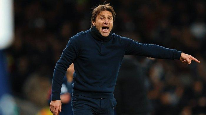 Pelatih Tottenham Hotspur, Antonio Conte. (Twitter / @SpursOfficial)