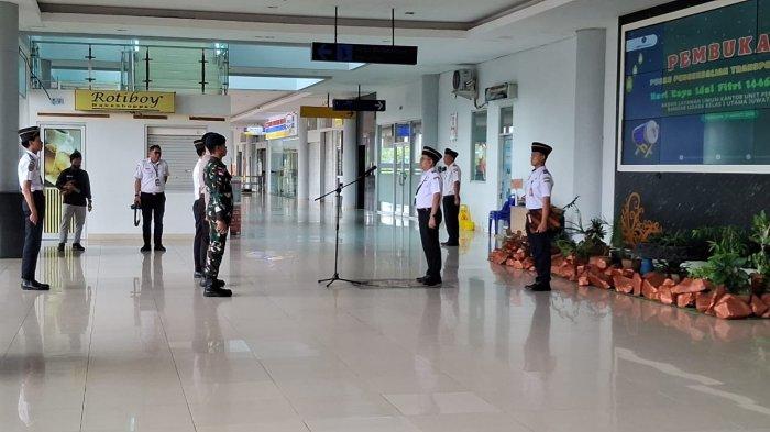 APEL POSKO TERPADU - Kegiatan apel pembukaan Posko Penyelenggaraan Angkutan Udara Lebaran Terpadu Tahun 2025 dilaksanakan di Bandara Juwata Tarakan, Kalimantan Utara, Jumat (21/3/2025).