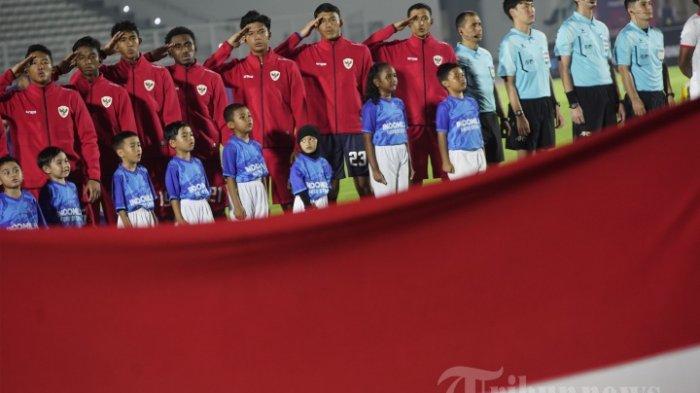 KONDISI PEMAIN - Pesepak bola Timnas Indonesia U-20 bersiap melawan Timnas Yaman U-20 pada pertandingan Grup F Kualifikasi Piala Asia U-20 2025 di Stadion Madya Gelora Bung Karno, Jakarta Selatan, Minggu (29/9/2024). Pelatih Timnas Indonesia U20 Indra Sjafri beber kondisi terkini cedera yang dialami Welber Jardim dan Jens Raven jelang Piala Asia U20 2025.