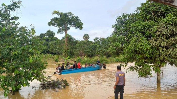 Banjir di Mangkupadi pada Rabu (24/01/2024). Kini dikabarkan sudah mulai surut.