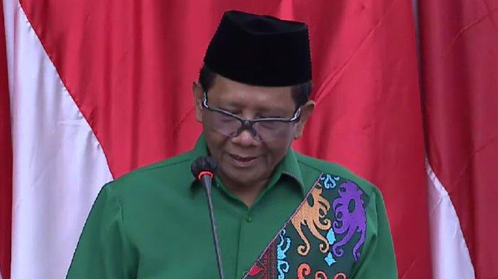 Batik hijau yang dikenakan Mahfud MD saat pengumuman Cawapres Ganjar Pranowo menjadi sorotan
