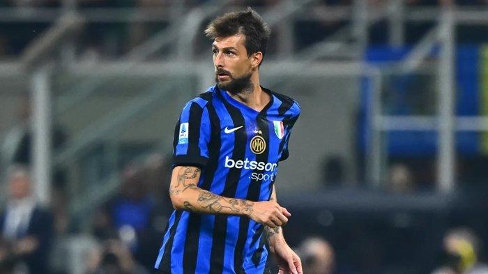 Bek veteran milik Inter Milan, Francesco Acerbi.