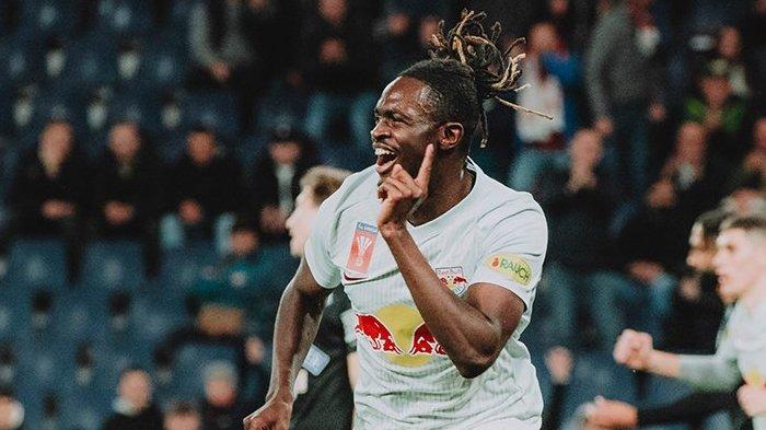 INCARAN INTER MILAN - Oumar Solet saat masih memperkuat RB Salzburg, musim 2023/2024. Saat ini ia memperkuat Udinese dan menjadi pemain incaran Inter Milan untuk regenerasi musim depan, Senin (31/3/2025). (ARSIP - Twitter / @RedBullSalzburg)