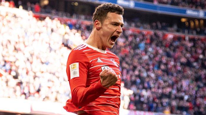 Benjamin Pavard ketika memperkuat Bayern Muenchen musim 2022/2023.