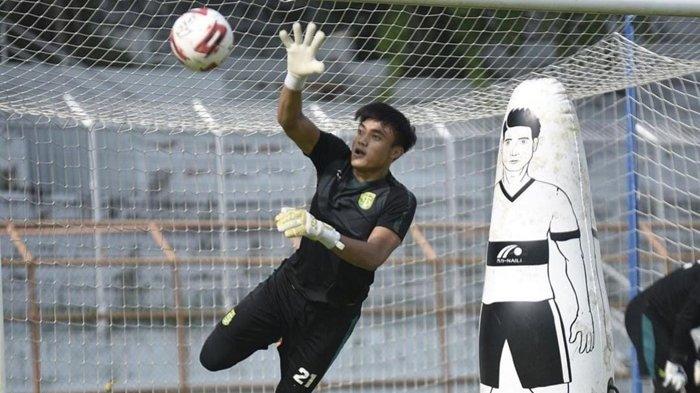 Tak hanya ditolak PSIS Semarang, kiper klub Liga 1 Persebaya Surabaya dan Timnas Indonesia Ernando Ari juga ngaku dulunya pernah dilirik klub Liga 1 Persib Bandung hingga Borneo FC