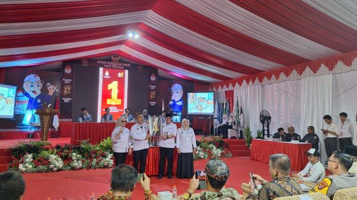Bersama pasangannya, Calon Wali Kota Tarakan, Khairul dan Calon Wakil Wali Kota Tarakan, Ibnu Saud mendapatkan nomor urut 1 melaksanakan konferensi pers usai kegiatan pengundian, Sabtu (23/9/2024) malam. TRIBUNKALTARA.COM/ANDI PAUSIAH