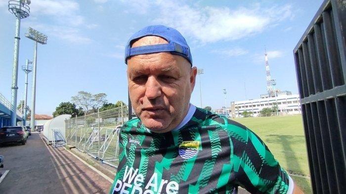 DALIH BOJAN HODAK - Bojan Hodak saat ditemui di Bandung beberapa waktu lalu. Berikut ini dalih pelatih Persib Bandung yakni Bojan Hodak usai Pangeran Biru tak bisa kalahkan Barito Putera di pekan ke-32 Liga 1 2024/2025, eks Timnas Indonesia diusir wasit.