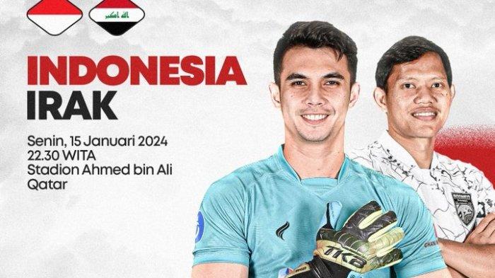 Penjaga Gawang Borneo FC yang juga kiper Timnas Indonesia, Nadeo Argawinata (depan) dan penyerang Pesut Etam yang juga dipanggil oleh Skuad Garuda, Adam Alis.