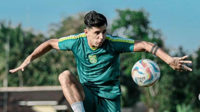 Sementara di kubu Persebaya, ada nama Bruno Moreira yang jadi motor serangan Bajul Ijo di Liga 1.