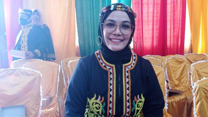  Vamelia Ibrahim bangga, tiga tenaga pendidik PAUD Tana Tidung raih prestasi di ajang Apresiasi Guru dan Tenaga Kependidikan Inspiratif, pada peringatan Hari Guru Nasional yang digelar Kemedikbud Ristek di Jakarta, Jumat (25/11/2022) lalu. (TRIBUNKALTARA.COM / RISNAWATI)