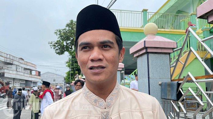MOMENTUM IDUL FITRI - Bupati Nunukan Irwan Sabri ditemui seusai melaksanakan Salat Idul Fitri di Masjid Al-Aziz, Jalan RA Kartini, Kelurahan Nunukan Tengah, Senin (31/03/2025), pagi. Irwan Sabri mengajak masyarakat Nunukan untuk menjadikan momen Idul Fitri 1446 Hijriah sebagai titik awal dalam upaya membangun daerah yang lebih inovatif, adil, dan sejahtera. (TribunKaltara.com/Febrianus Felis)