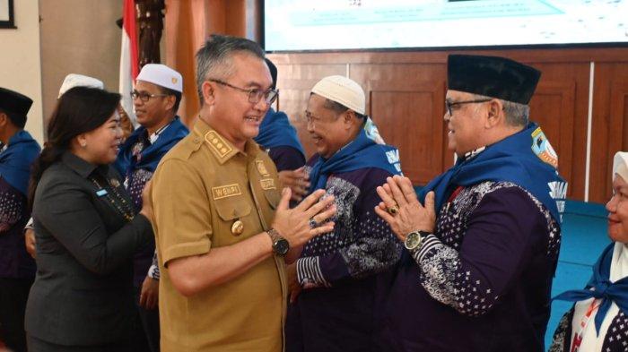 Calon haji asal Kabupaten Malinau, Kalimantan Utara akan diberangkatkan dari Malinau ke Balikpapan pada 20 Mei 2024 mendatang. Pelepasan secara simbolis dilaksanakan Pemkab Malinau pada hari ini, Selasa (14/5/2024)