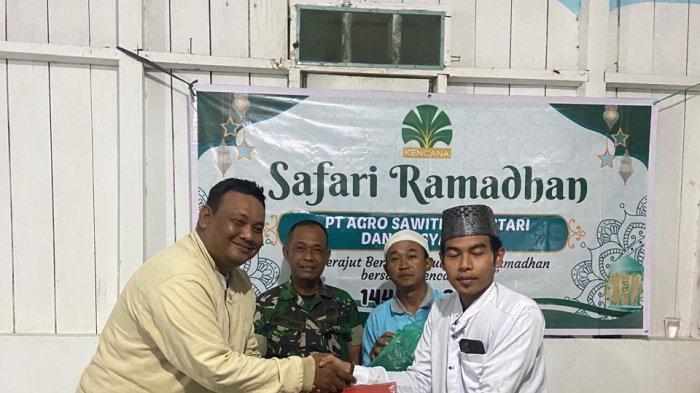 SAFARI RAMADAN - PT Agro SawitMas Lestari melaksanakan safari ramadhan di tiga tempat berbeda di Desa Mangkupadi sebagai wujud dan komitmen dalam kegiatan CSR perusahaan, 19-21 Maret