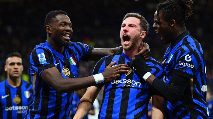 Selebrasi Carlos Augusto dalam kemenangan Inter Milan atas Como 1907 dengan skor akhir 2-0, di Stadion Giuseppe Meazza, Selasa (24/12/2024)