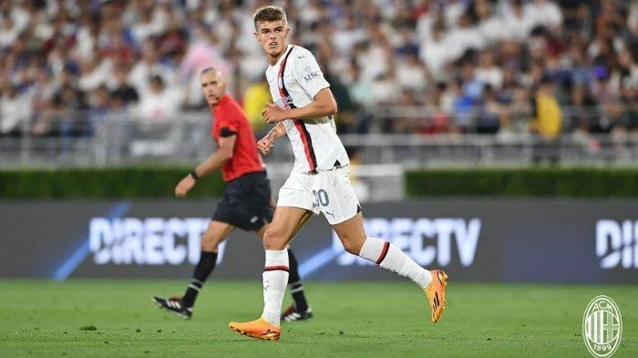 Pemain AC Milan, Charles De Ketelaere - Update transfer Liga Italia, Rossoneri bersiap merampingkan skuad dengan melego pemain asal Belgia tersebut dan Atalanta dilaporkan jadi klub terdepan yang ingin mendatangkannya.