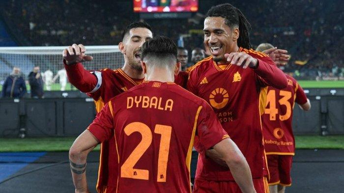 Pemain AS Roma: Lorenzo Pellegrini, Paulo Dybala, Chris Smalling - Bek tengah 34 tahun diprediksi akan masuk starting XI racikan Daniele De Rossi untuk laga kontra Brighton di babak 16 besar Liga Europa.