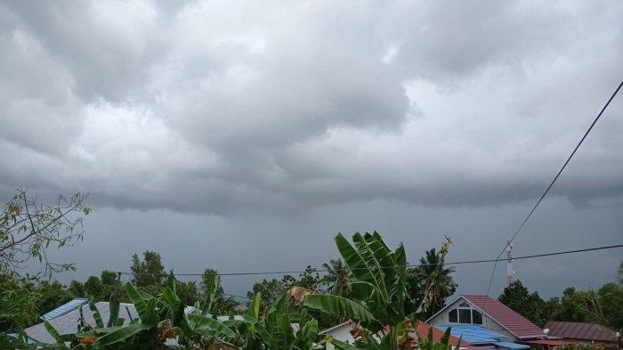 CUACA MENDUNG - Ilustrasi langit mendung di Pulau Nunukan, Kalimantan Utara, belum lama ini.