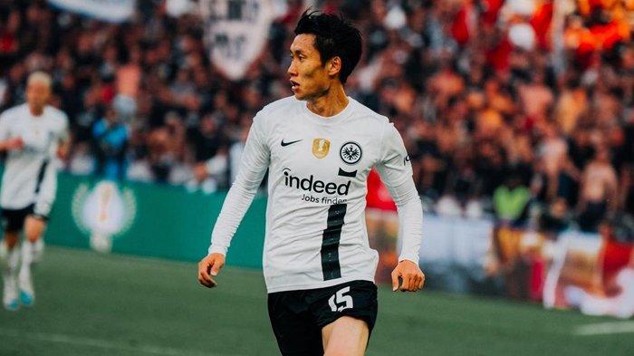 Daichi Kamada saat memperkuat Eintracht Frankfurt.