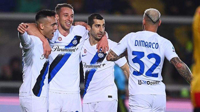 Selebrasi Davide Frattesi bersama para pemain Inter Milan di Liga Italia Serie A.