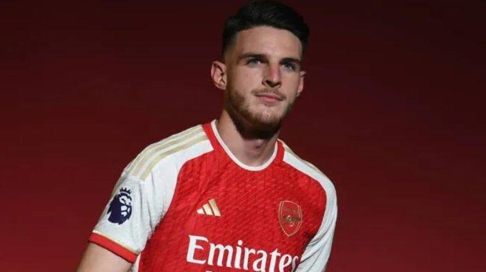 Declan Rice berseragam Arsenal. (arsenal.com)