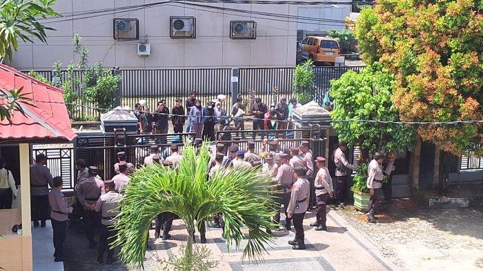 Tiga tuntutan  Aliansi Aksi Tapera di depan Gedung DPRD Tarakan, Senin (10/6/2024).