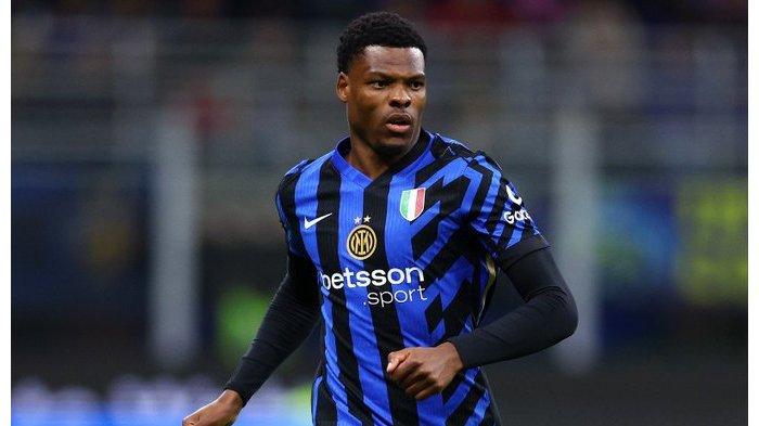 Denzel Dumfries tampil memperkuat Inter Milan musim 2024/2025.