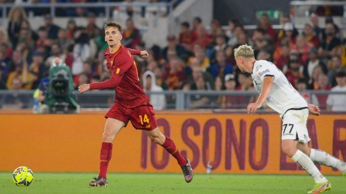 Pemain AS Roma, Diego Llorente - Tim besutan Jose Mourinho dilaporkan telah mencapai kesepakatan dengan Leeds United untuk peminjaman pemain asal Spanyol tersebut pada musim 2023/2024. Selain transfer pamain baru, Giallorossi juga akan segera menjual dua pemain lainnya.