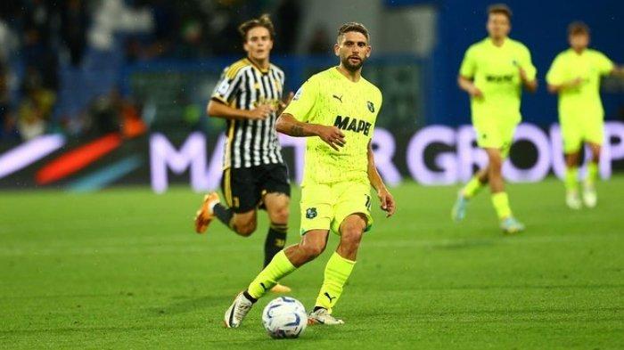 Pemain Sassuolo, Domenico Berardi - Pemain 29 tahun itu akan diburu Juventus pada bursa transfer musim dingin mendatang. Demi balikan dengan mantan pemainnya, raksasa Liga Italia ini bakal menumbalkan Samuel Iling-Junior.