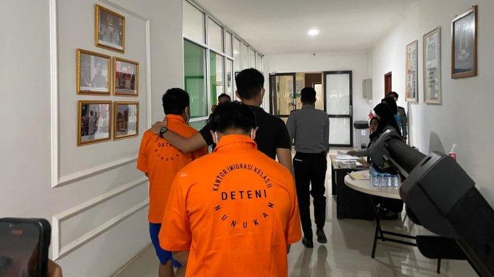 Dua WNA Malaysia ZL dan HL diinterogasi oleh petugas Imigrasi Nunukan dan Sat Resnarkoba Polres Nunukan, belum lama ini.