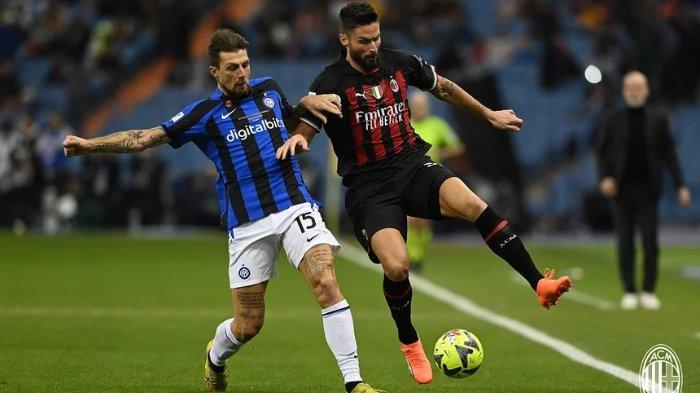 Duel pemain AC Milan, Olivier Giroud dengan Bek Inter Milan, Francesco Acerbi di final Piala Super Italia pada Kamis (19/1/2023) di King Fahd International Stadium, Arab Saudi.
