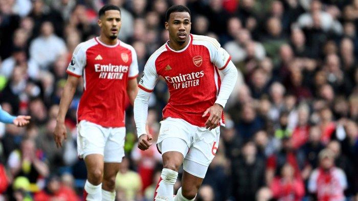 Duo pemain bertahan Arsenal, Gabriel Magalhaes dan William Saliba. (Twitter/@Arsenal)