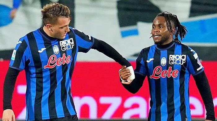 GACOR - Penyerang Atalanta, Mateo Retegui dan Ademola Lookman ketika merayakan gol di Liga Italia Serie A musim 2024/2025. Dua bomber Atalanta ini terbukti gacor dengan mengemas 35 gol sejauh ini, Senin (10/3/2025).