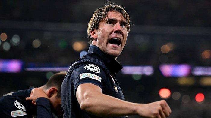 Selebrasi Dusan Vlahovic ketika mencetak gol pada pertandingan Liga Champions melawan RB Leipzig di Red Bull Arena, Kamis (3/10/2024).