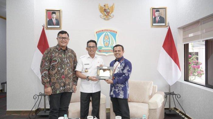 EGM PT Pertamina Patra Niaga Regional Kalimantan, Alexander Susilo, bersama jajaran melaksanakan audensi kepada Walikota Balikpapan H Rahmad Mas'ud, SE, ME.