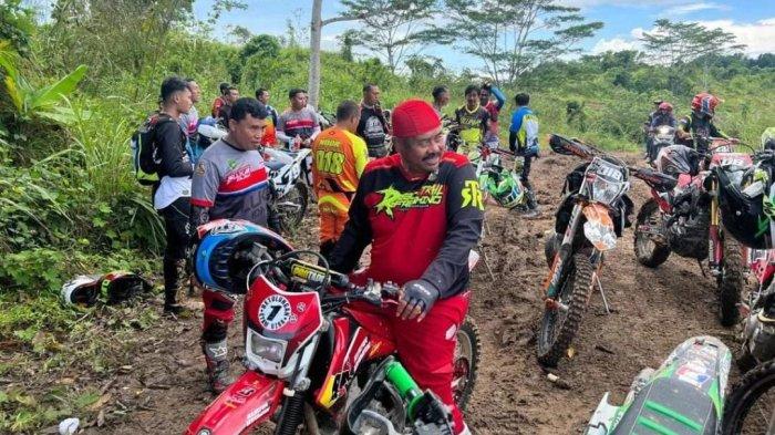 Bupati Kartanegara Edi Damansyah bersama komunitas motor trail blusukan ke desa-desa wilayah Kutai Kartanegara. (DOK Pribadi)