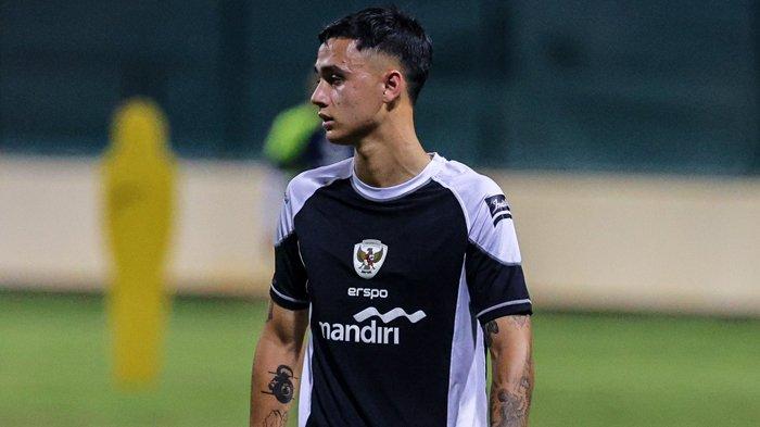 FOTO Eliano Reijnders saat berlatih bersama Timnas Indonesia. Eliano Reijnders adik bintang AC Milan di Serie A Liga Italia, yakni Tijjani Reijnders itu gagal 'memikat hati' Shin Tae-yong di Kualifikasi Piala Dunia.(Twitter/@ElianoReijnders)